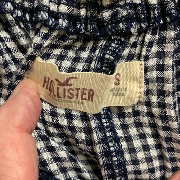 HOLLISTER SHIRT SZ Small Gingham pattern Navy/white embroidered florals - Picture 5 of 6